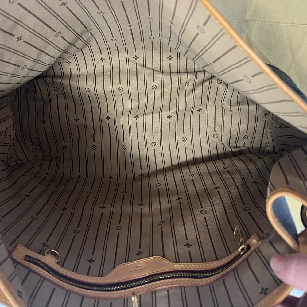 Louis Vuitton Delightful GM Monogram Large Tote
Priced to sell - Picture 10 of 17